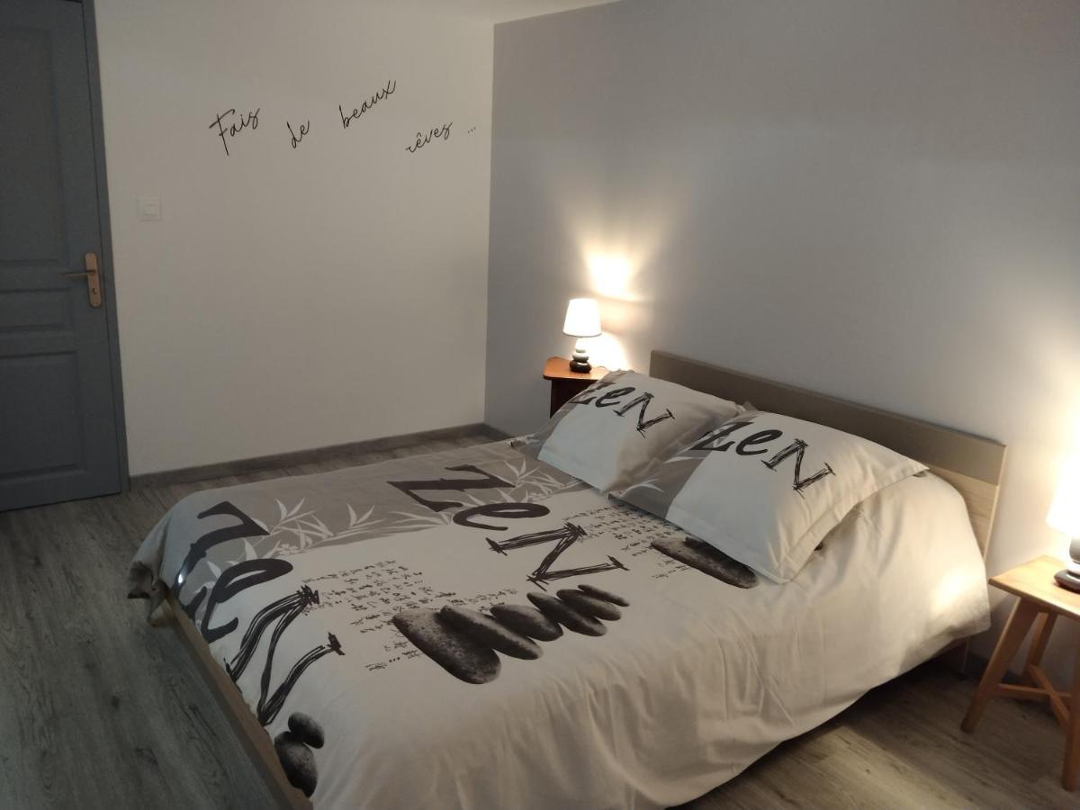 Sur La Colline Apartment Sousceyrac Bagian luar foto