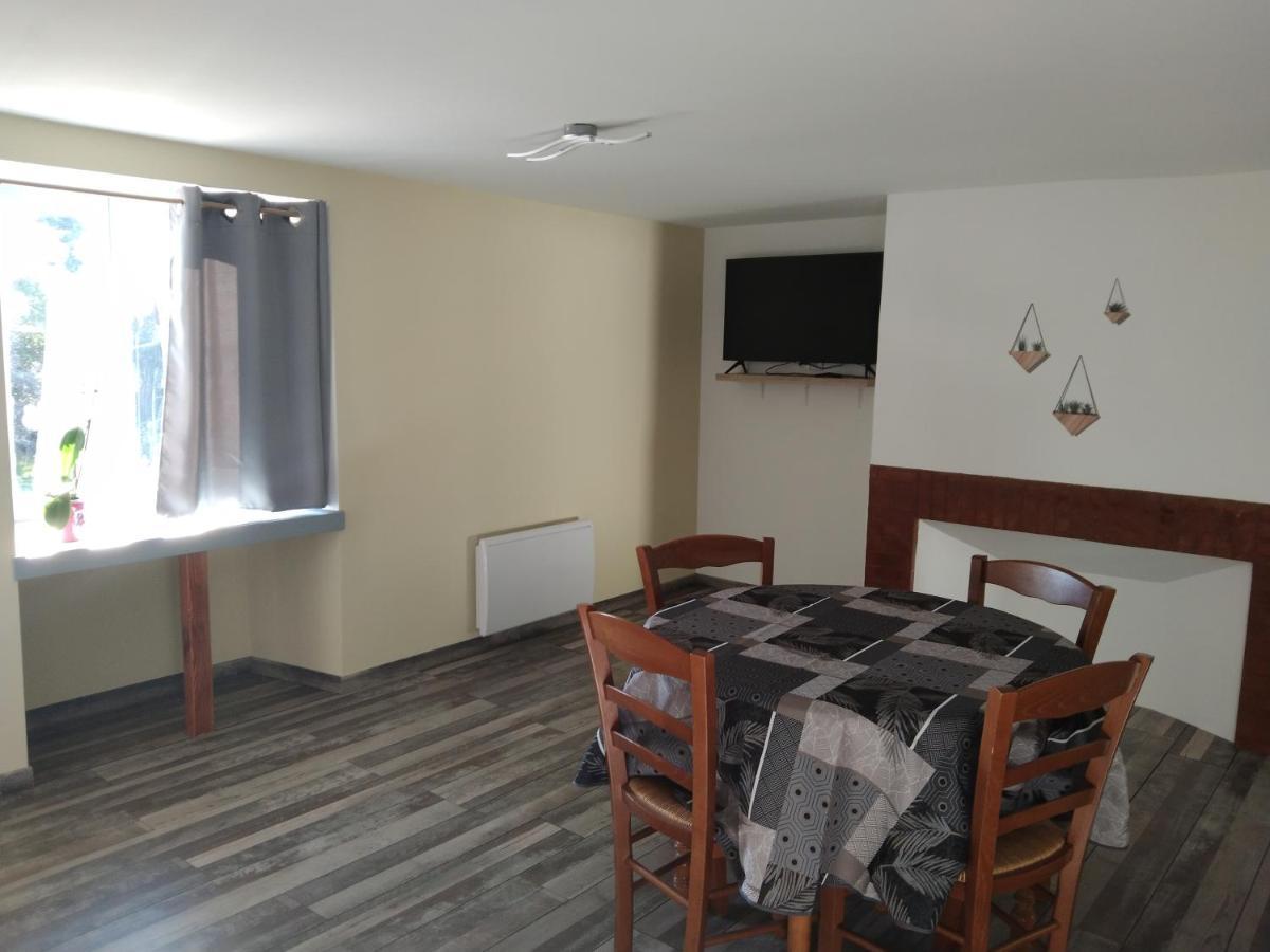 Sur La Colline Apartment Sousceyrac Bagian luar foto